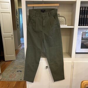 Women’s Banana Republic Olive Green Pleated Pants